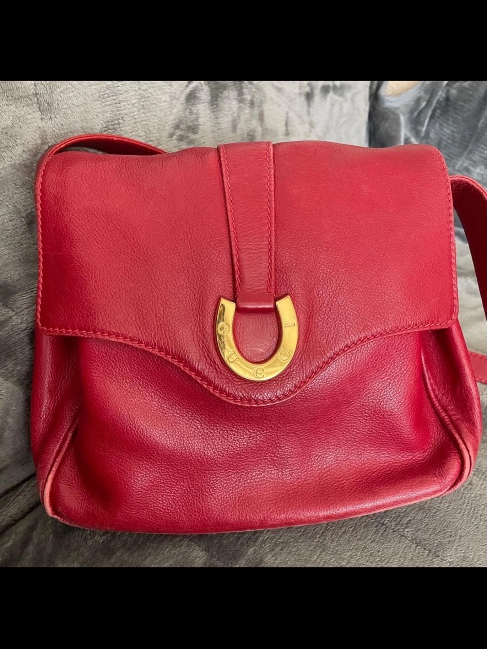 Gucci Red Leather Shoulder Bag with Gold-Tone Horseshoe Accent
